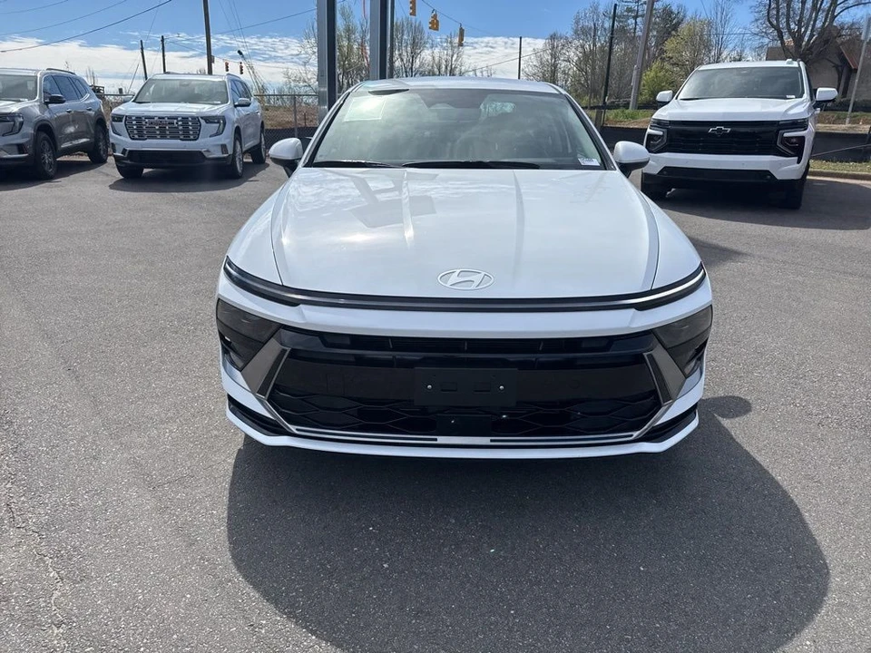 2025 Hyundai Sonata - Image 8 of 21
