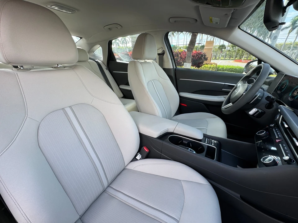 2025 Hyundai Sonata - Image 20 of 21