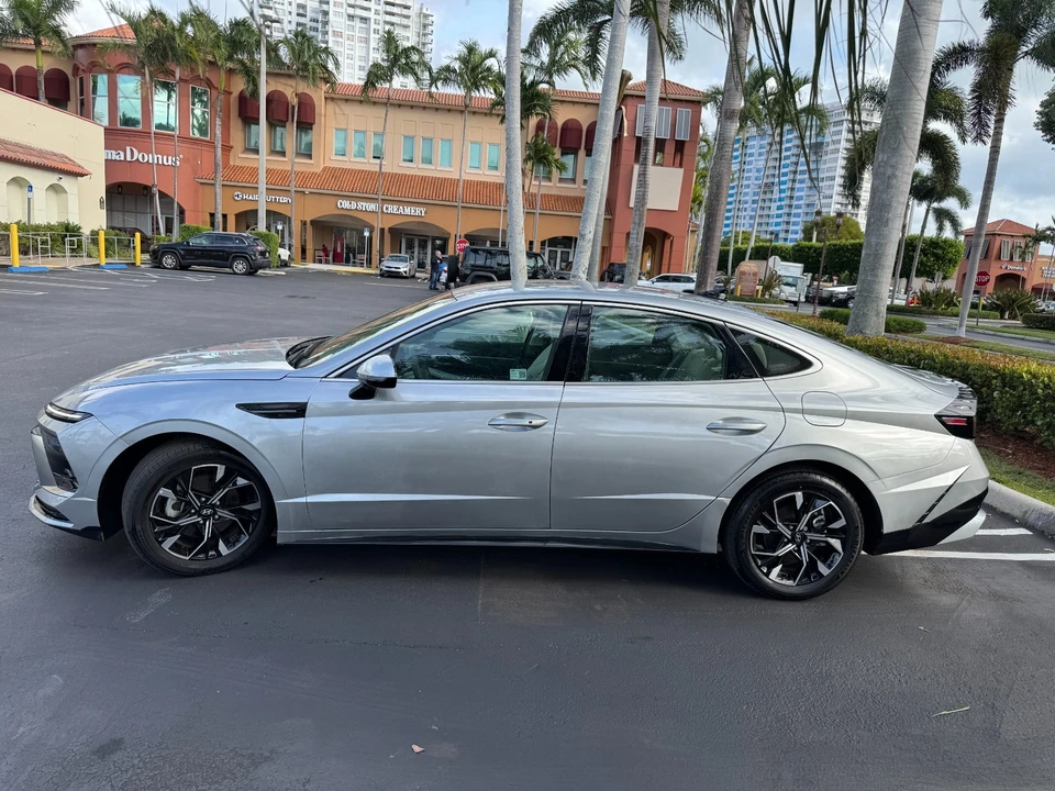 2025 Hyundai Sonata - Image 16 of 21