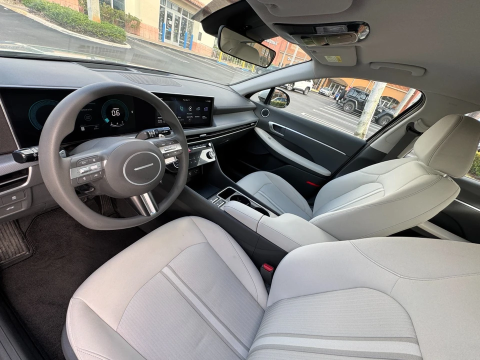 2025 Hyundai Sonata - Image 18 of 21