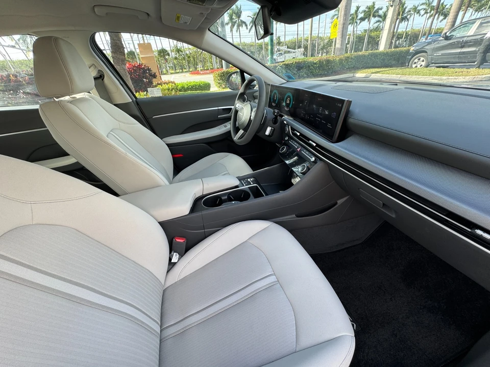 2025 Hyundai Sonata - Image 13 of 21