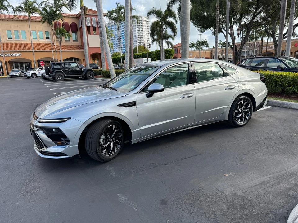 2025 Hyundai Sonata - Image 17 of 21