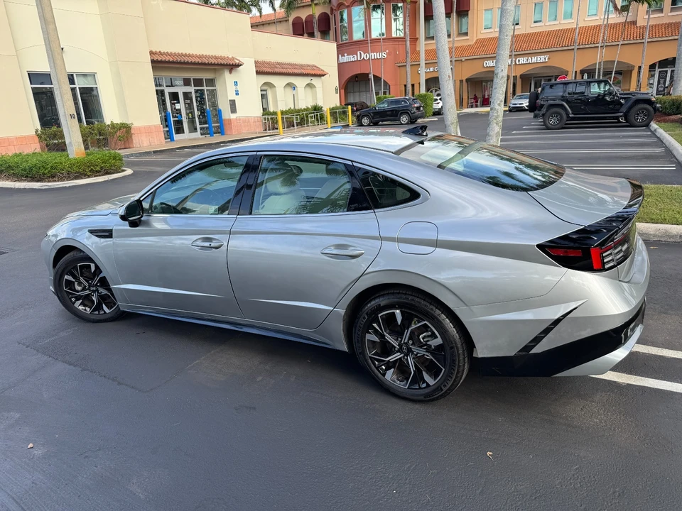 2025 Hyundai Sonata - Image 10 of 21