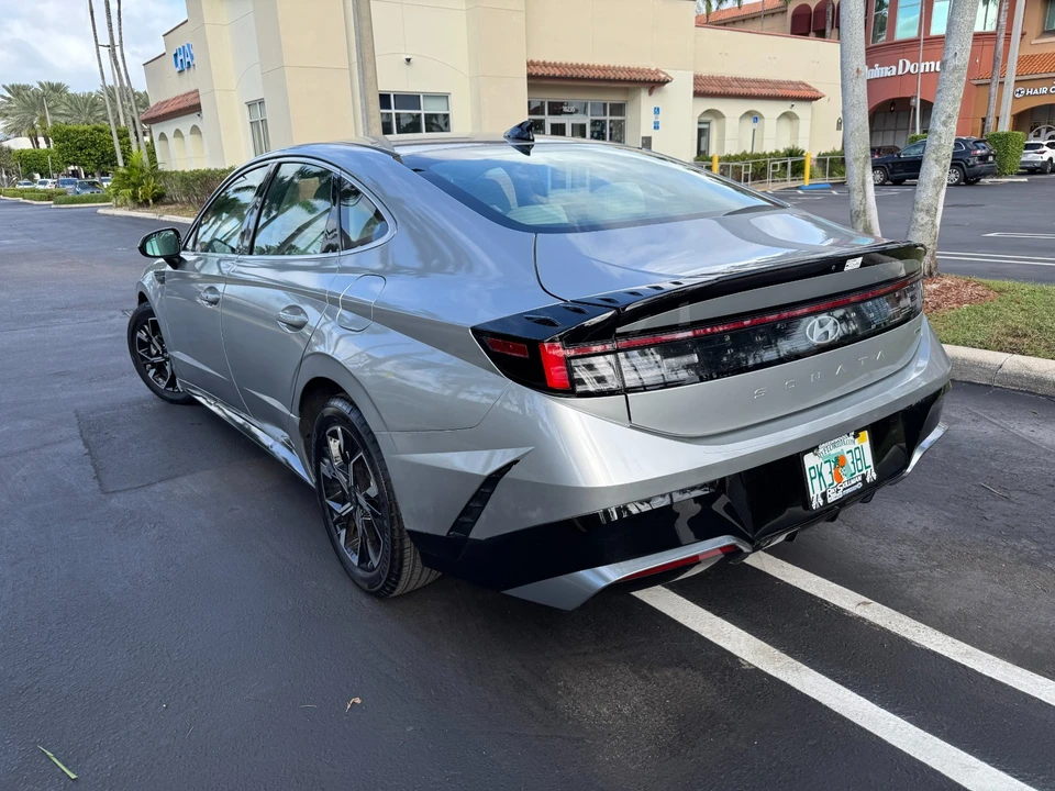 2025 Hyundai Sonata - Image 9 of 21
