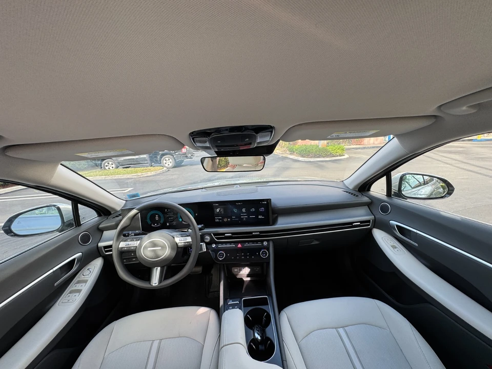 2025 Hyundai Sonata - Image 19 of 21