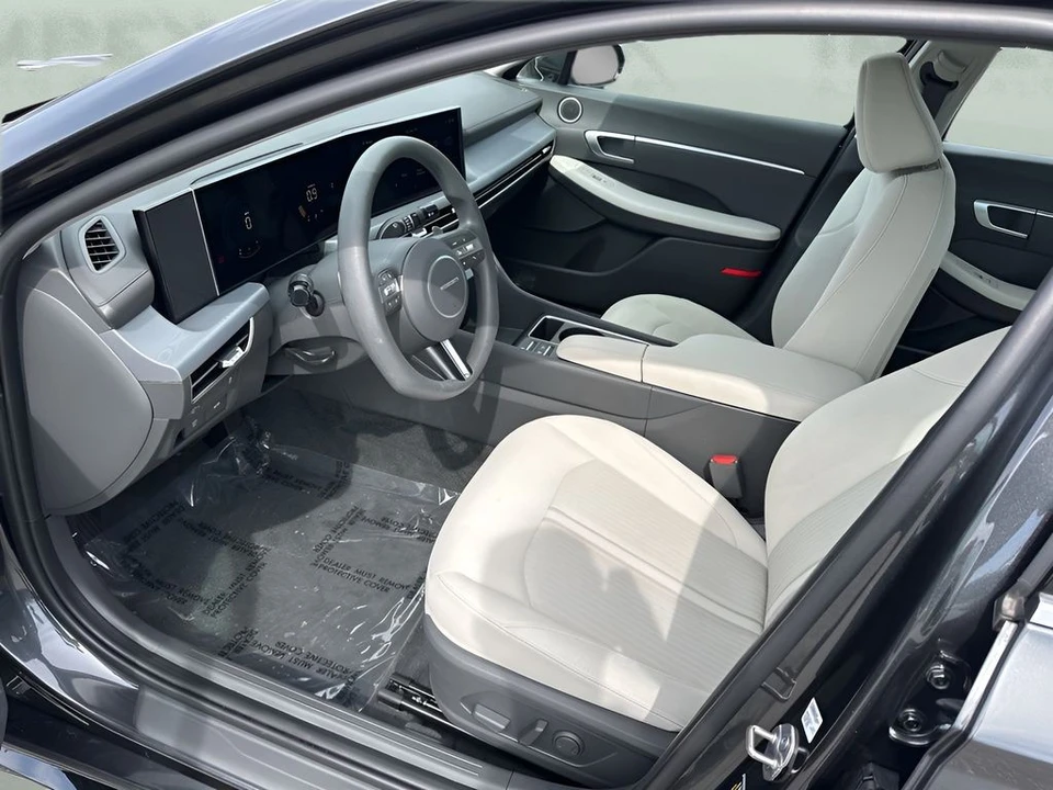 2025 Hyundai Sonata - Image 9 of 21