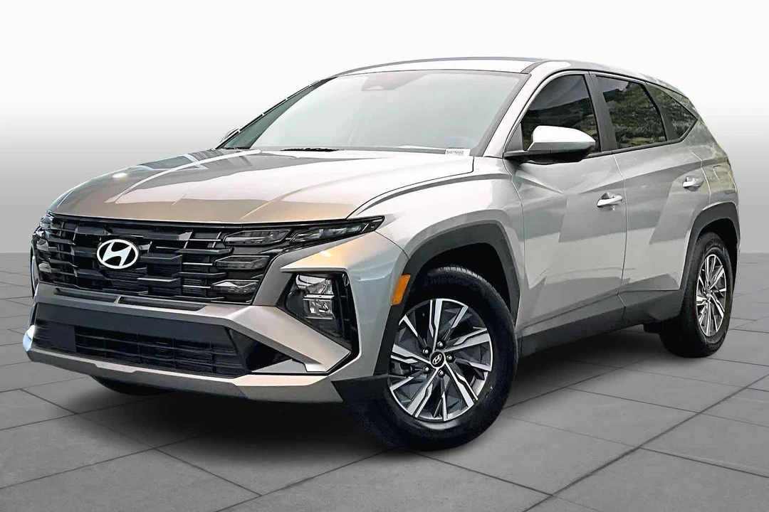 2025 Hyundai Tucson - Image 2 of 12