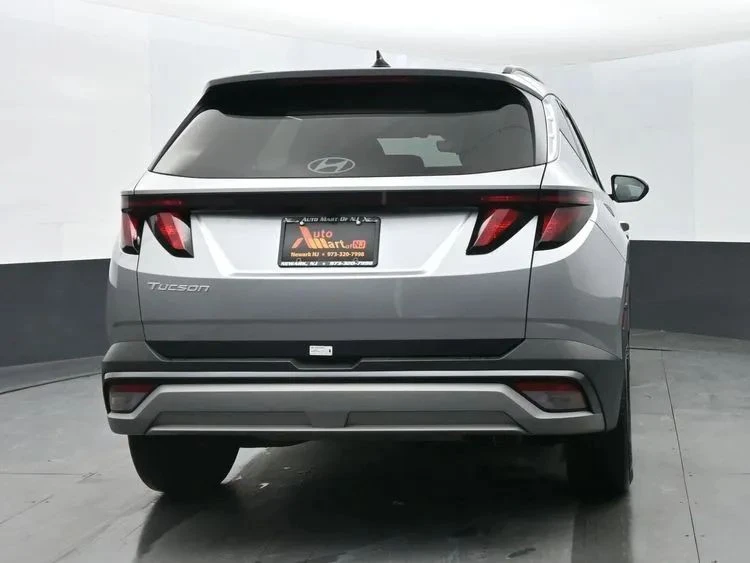 2025 Hyundai Tucson - Image 8 of 12