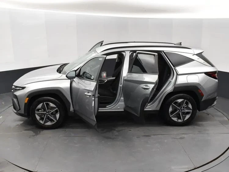 2025 Hyundai Tucson - Image 7 of 12
