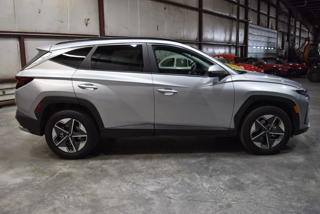 2025 Hyundai Tucson - Image 9 of 12