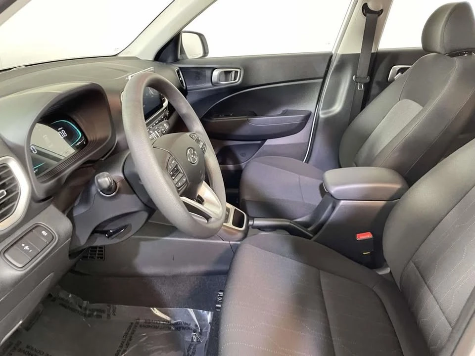 2025 Hyundai Venue - Image 14 of 15