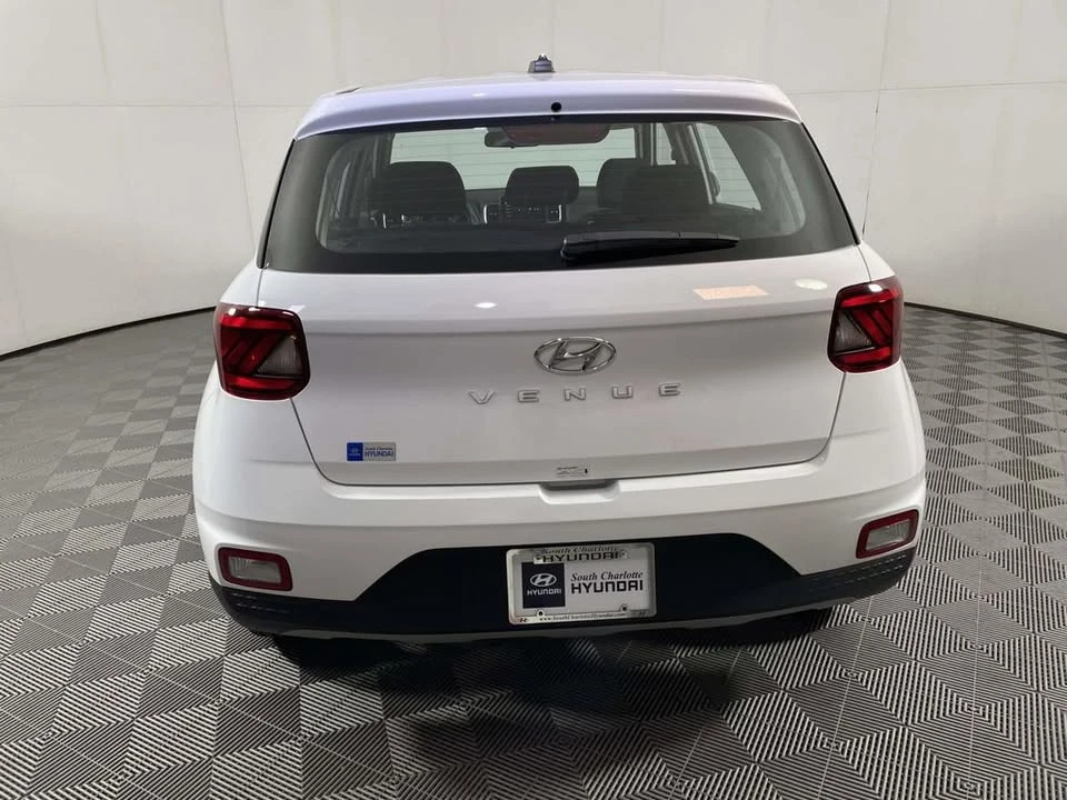 2025 Hyundai Venue - Image 5 of 15