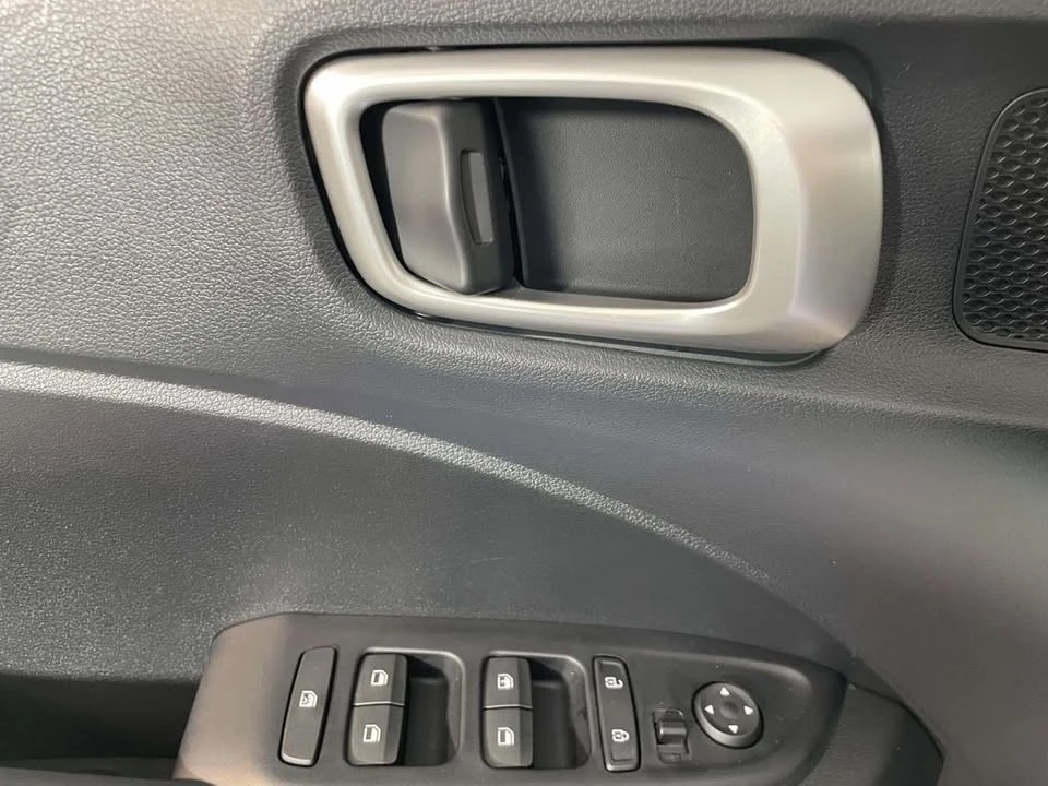 2025 Hyundai Venue - Image 13 of 15