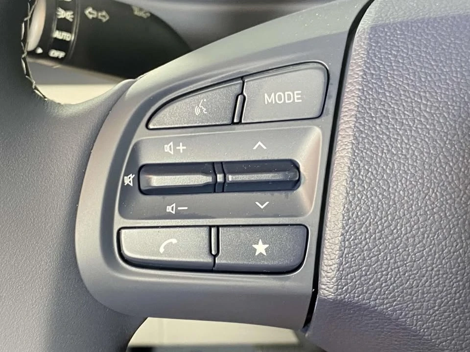 2025 Hyundai Venue - Image 12 of 15