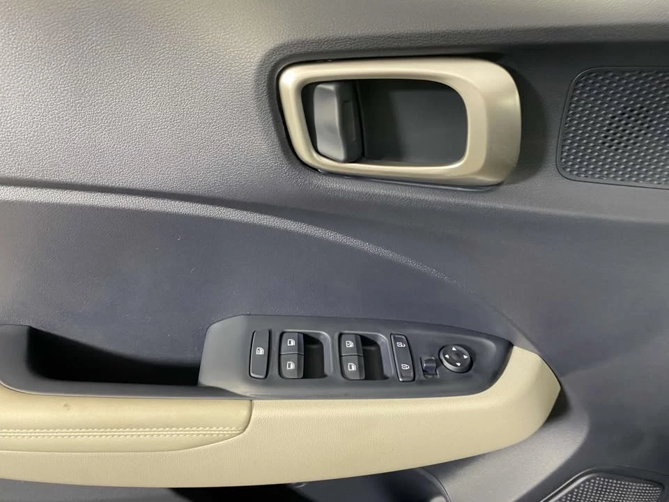 2025 Hyundai Venue - Image 11 of 15