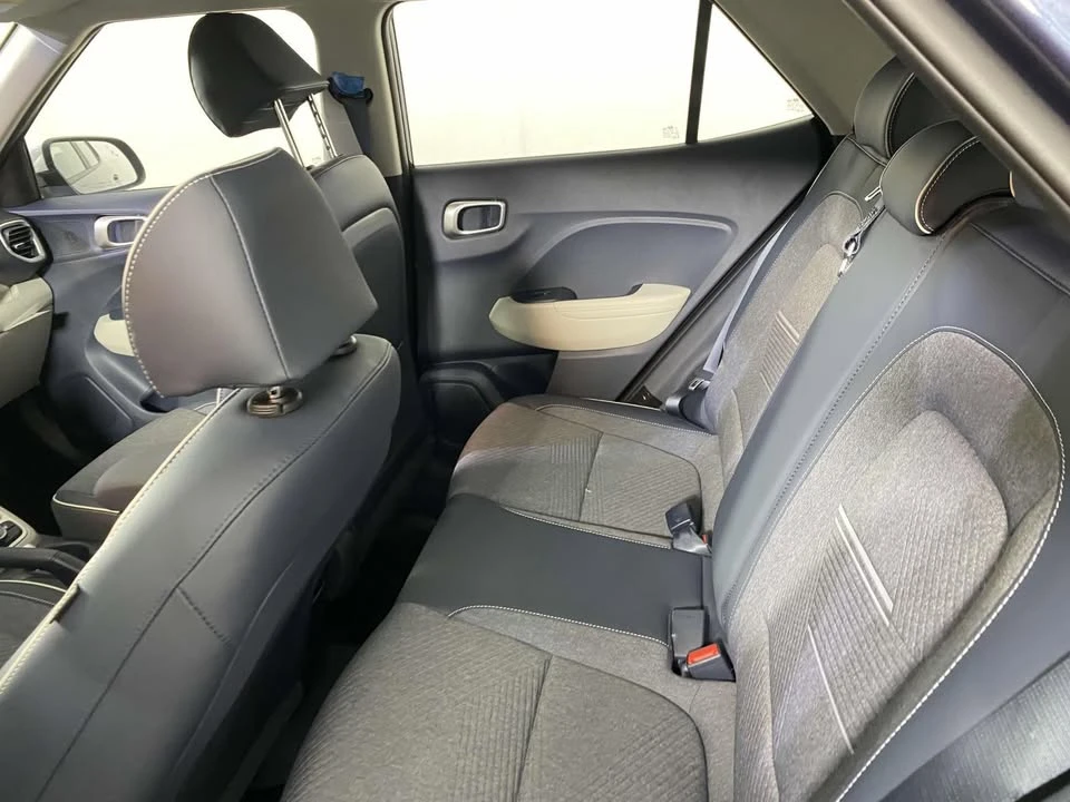 2025 Hyundai Venue - Image 8 of 15