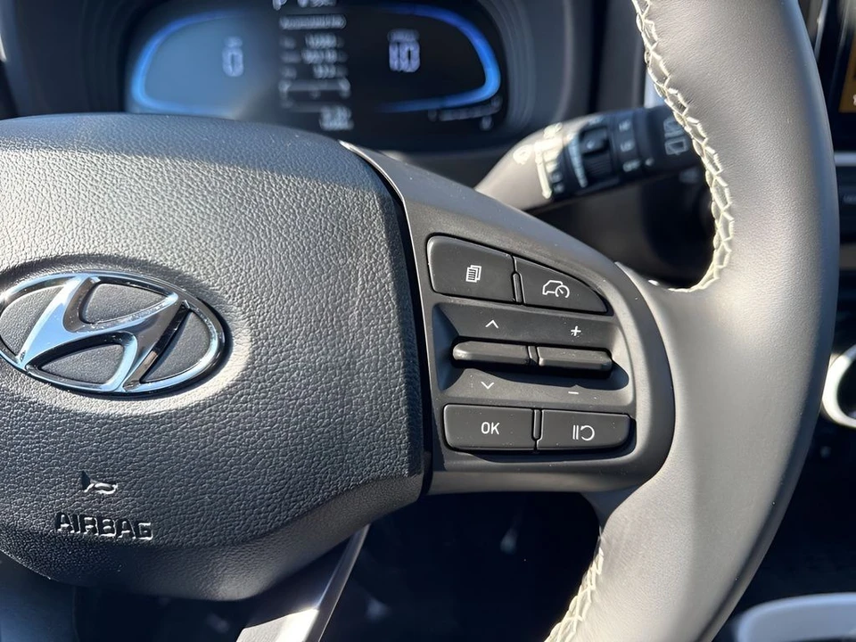 2025 Hyundai Venue - Image 14 of 21