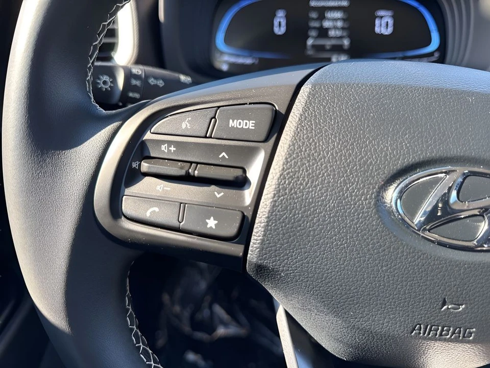 2025 Hyundai Venue - Image 13 of 21