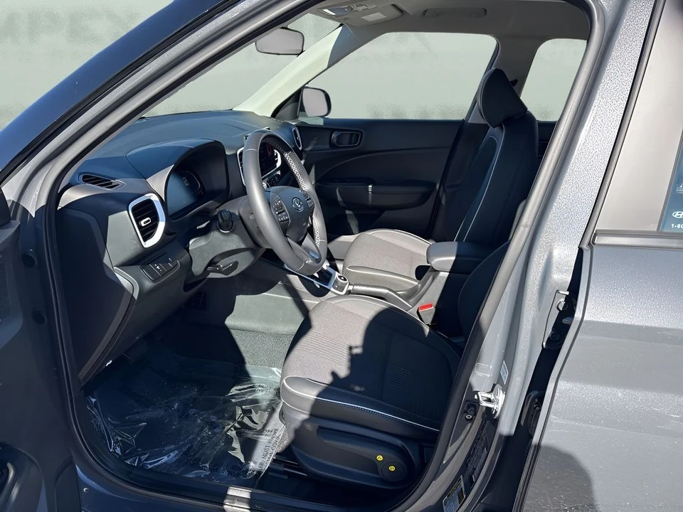 2025 Hyundai Venue - Image 9 of 21