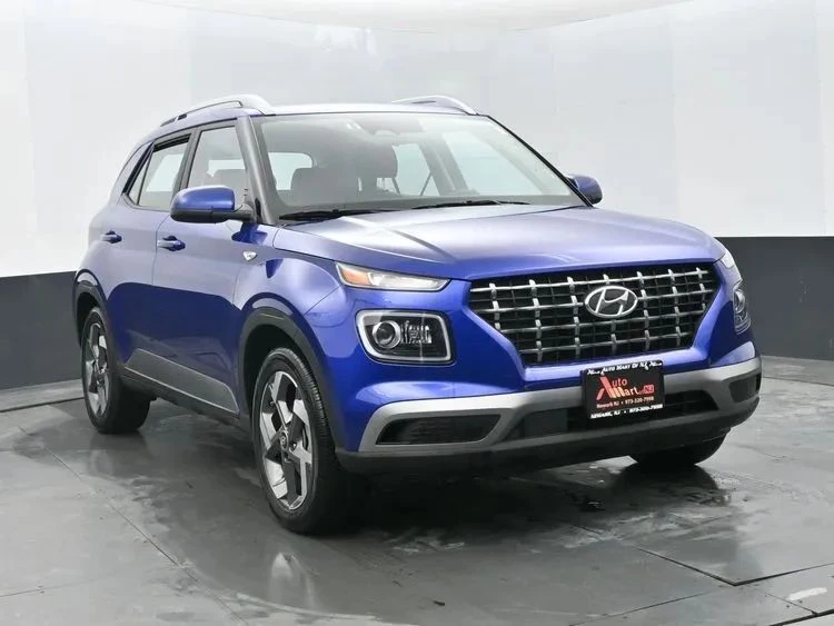 2025 Hyundai Venue - Image 2 of 12