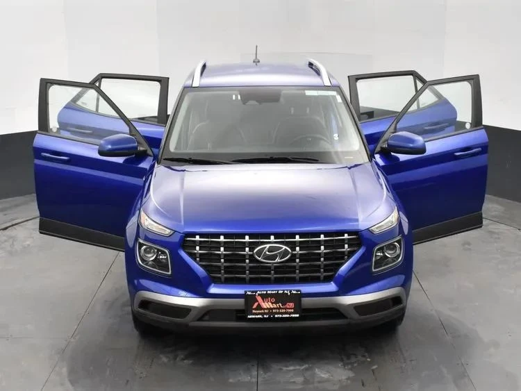 2025 Hyundai Venue - Image 10 of 12