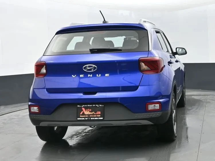 2025 Hyundai Venue - Image 8 of 12