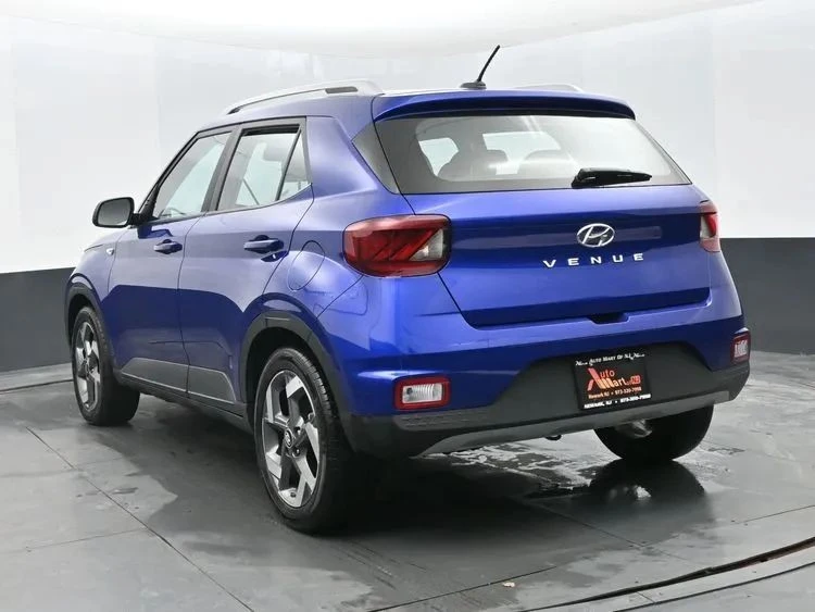 2025 Hyundai Venue - Image 9 of 12