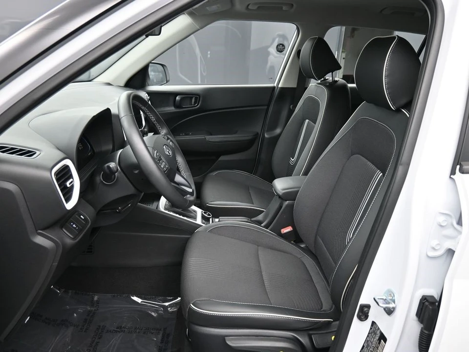 2025 Hyundai Venue - Image 18 of 21
