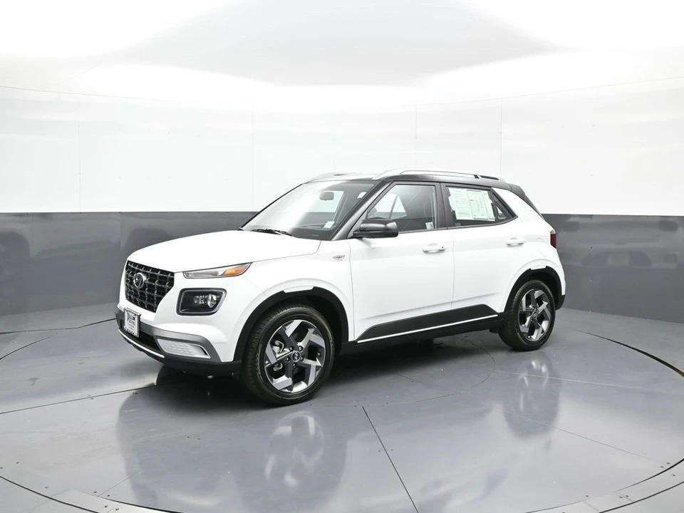 2025 Hyundai Venue - Image 10 of 12