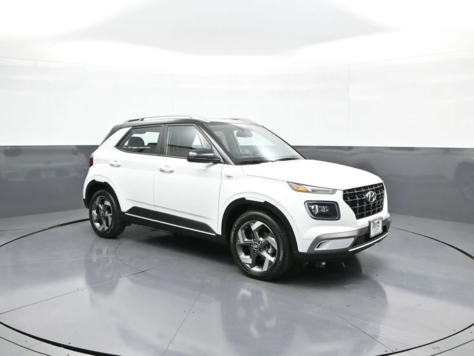2025 Hyundai Venue - Image 4 of 12