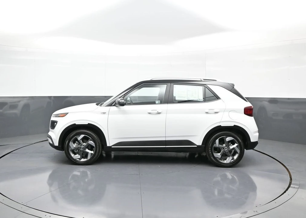 2025 Hyundai Venue - Image 9 of 12