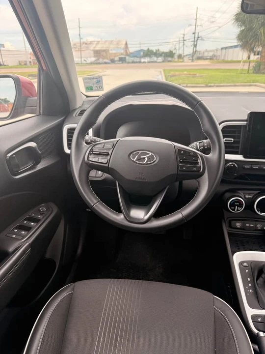 2025 Hyundai Venue - Image 11 of 20
