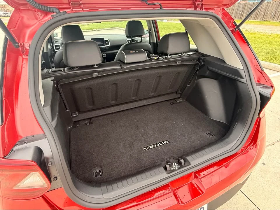 2025 Hyundai Venue - Image 14 of 20