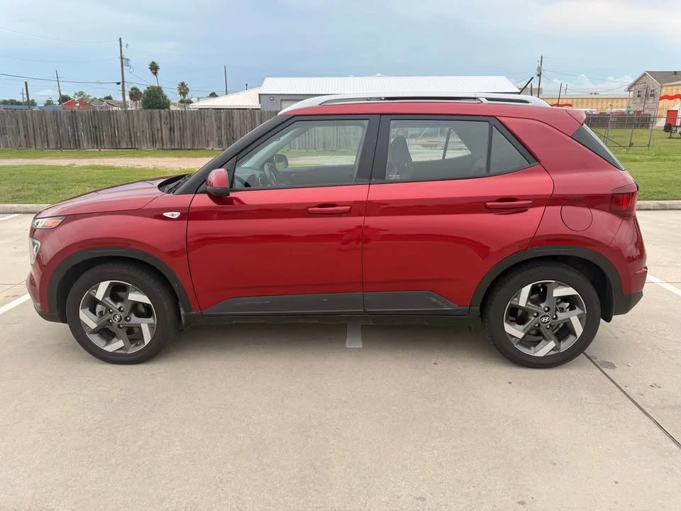 2025 Hyundai Venue - Image 2 of 20