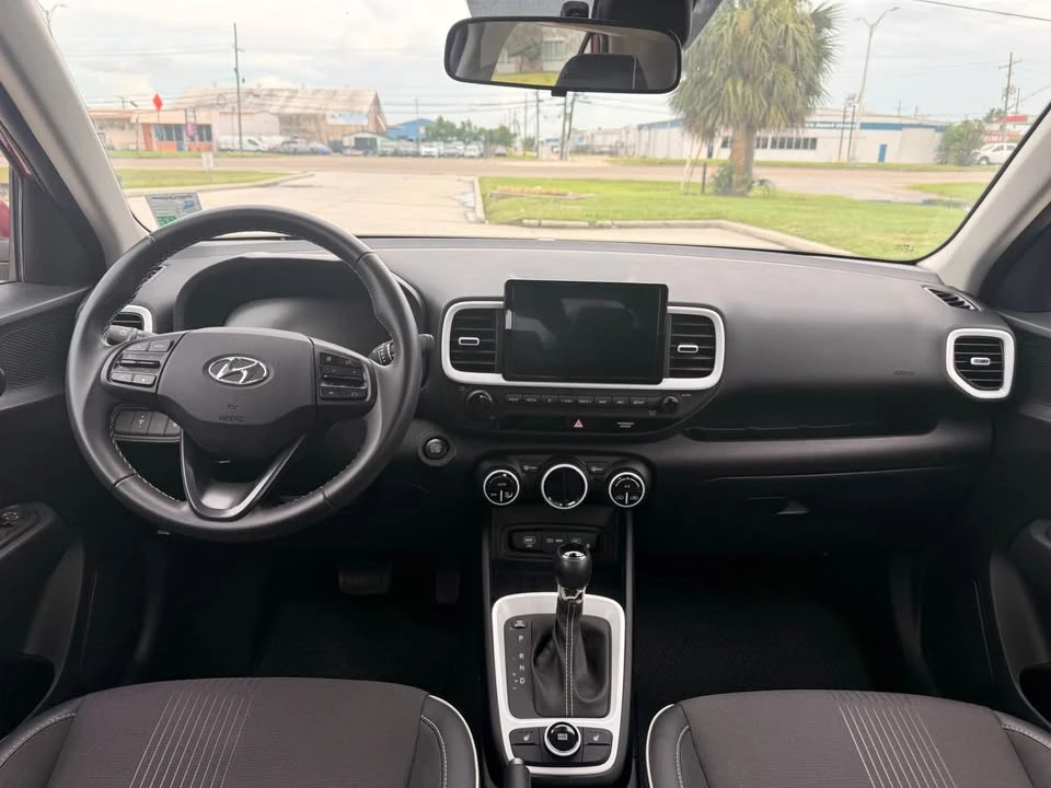 2025 Hyundai Venue - Image 12 of 20