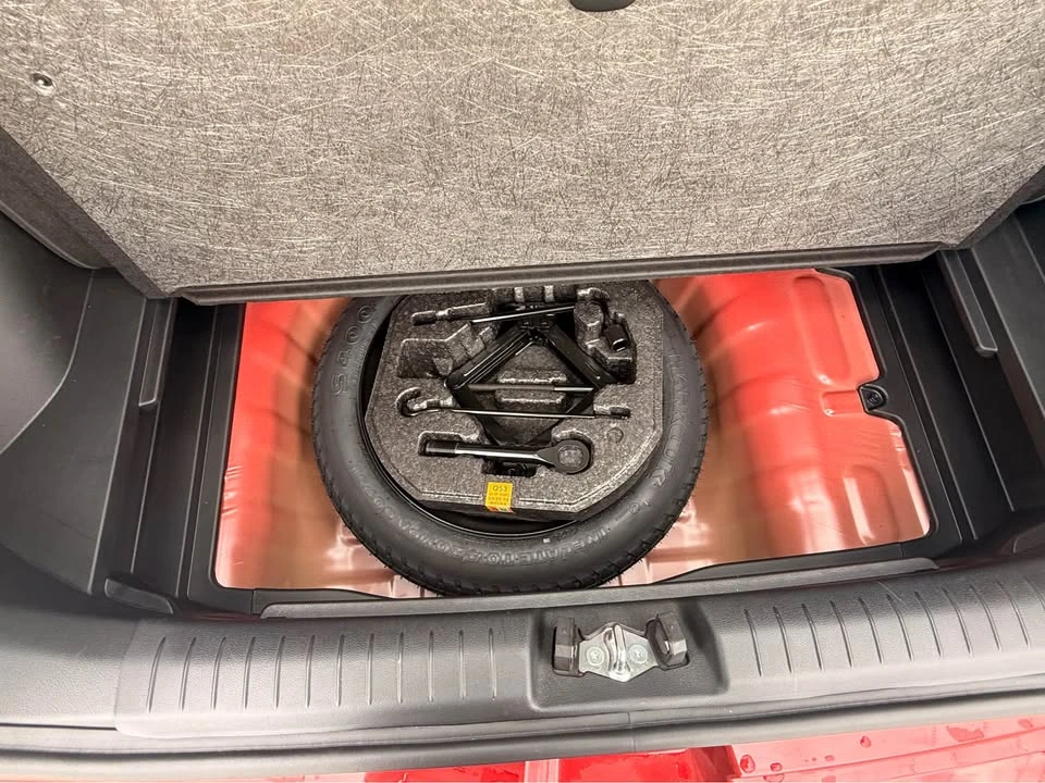 2025 Hyundai Venue - Image 15 of 20