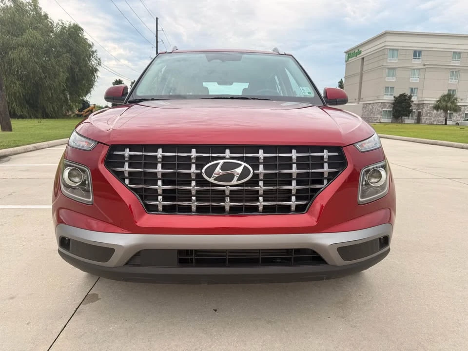 2025 Hyundai Venue - Image 8 of 20