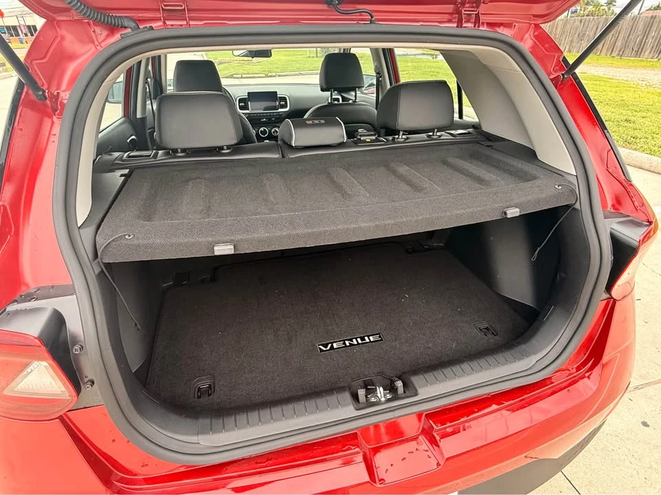 2025 Hyundai Venue - Image 13 of 20