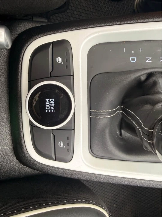 2025 Hyundai Venue - Image 18 of 20