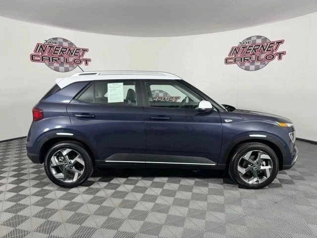 2025 Hyundai Venue - Image 8 of 12