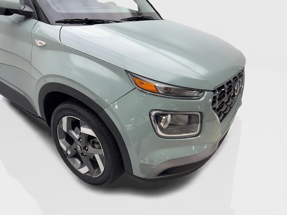 2025 Hyundai Venue - Image 19 of 21