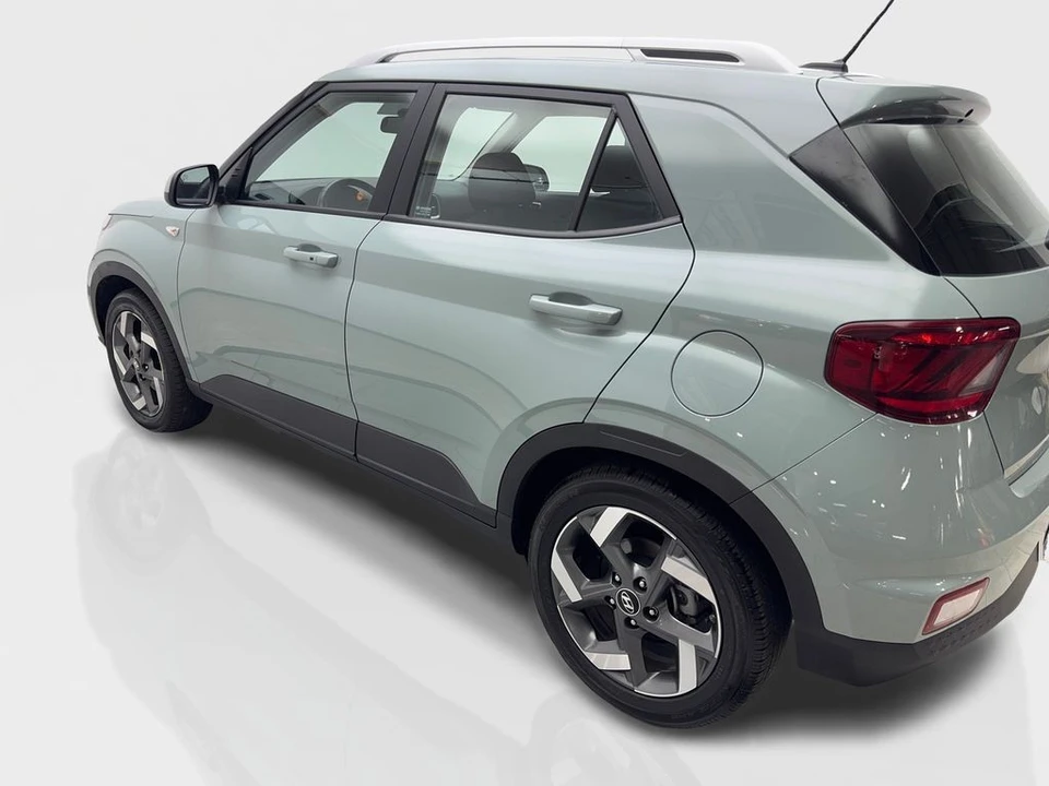2025 Hyundai Venue - Image 14 of 21