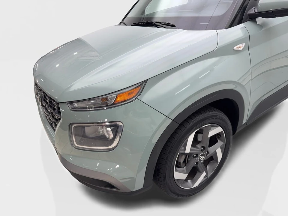 2025 Hyundai Venue - Image 18 of 21