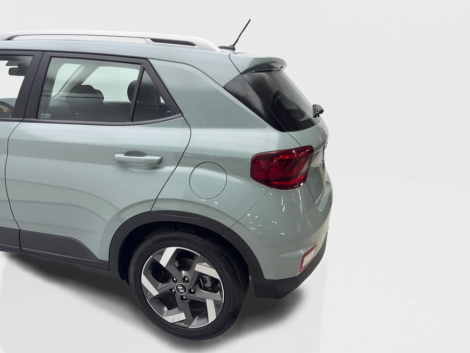 2025 Hyundai Venue - Image 17 of 21