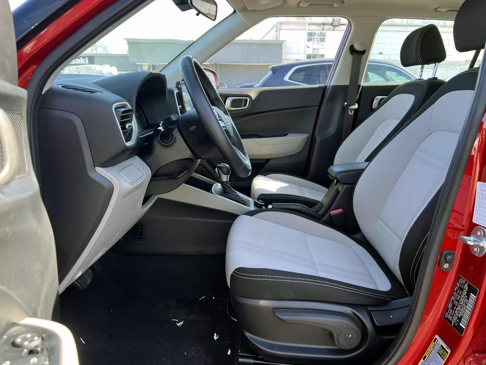2025 Hyundai Venue - Image 8 of 21