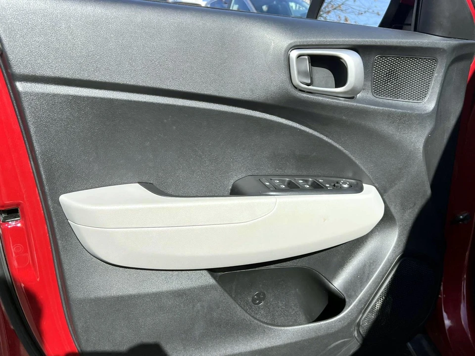 2025 Hyundai Venue - Image 16 of 21