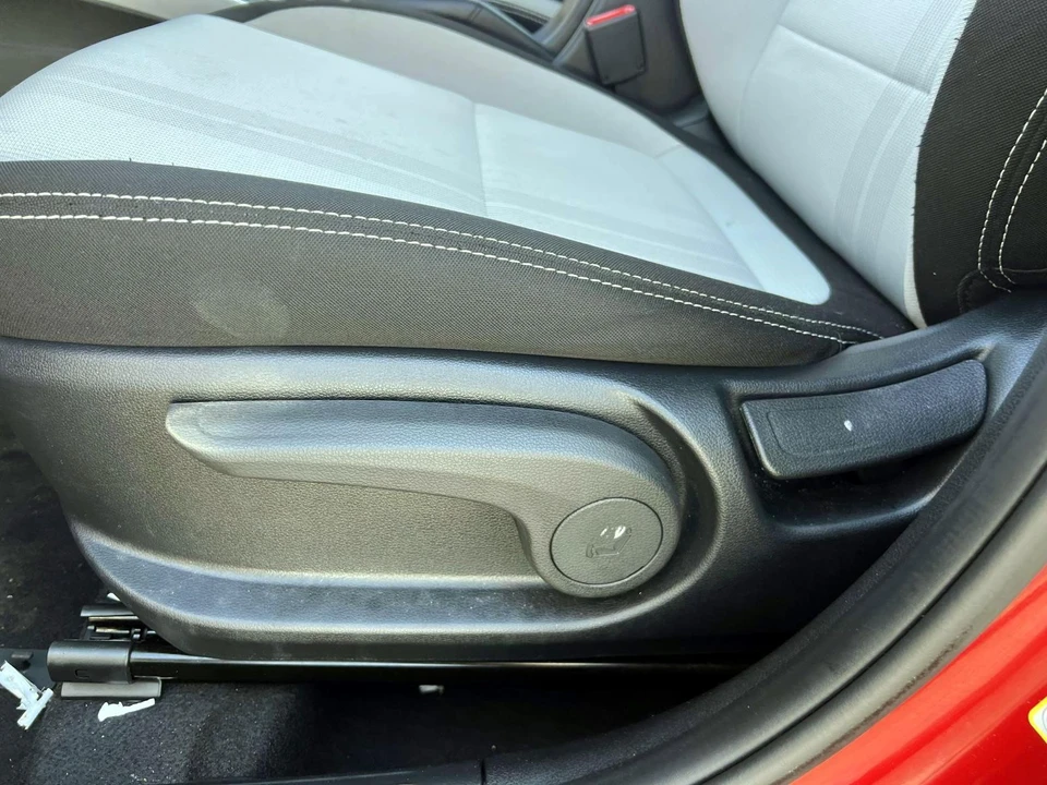 2025 Hyundai Venue - Image 13 of 21