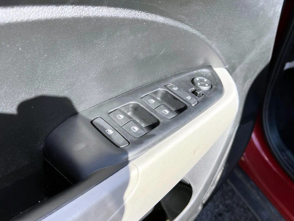 2025 Hyundai Venue - Image 19 of 21
