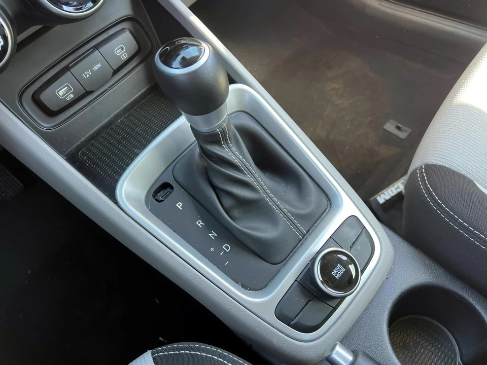 2025 Hyundai Venue - Image 18 of 21