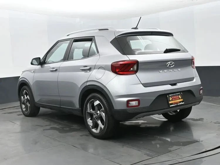 2025 Hyundai Venue - Image 9 of 12